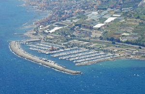 10.8 x 3.8 Metro Ormeggio Porto Turistico Degli Aregai In Vendita