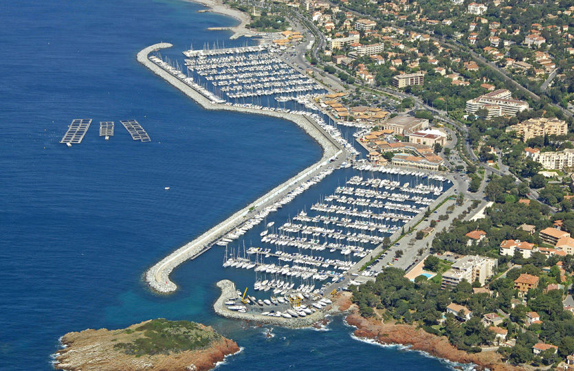 Port of Santa Lucia St Raphael - Ormeggi e posti barca Port of Santa Lucia St Raphael - Ormeggi e posti barca